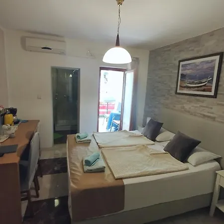 Rooms And Apartments Porto Del Mar B&B ゲストハウス