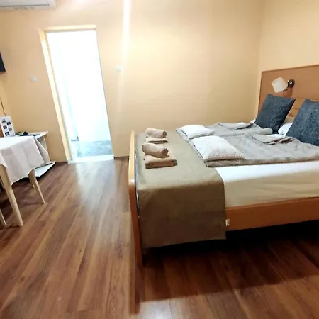 B & B Rooms And Apartments Porto Del Mar בית הארחה 3*