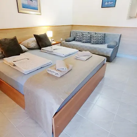 בית הארחה B & B Rooms And Apartments Porto Del Mar מדולין