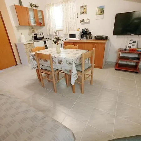 Rooms And Apartments Porto Del Mar B&B 3* メドゥリン