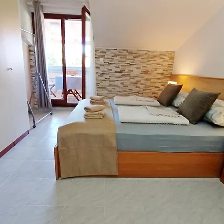 Rooms And Apartments Porto Del Mar B&B ゲストハウス 3*