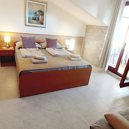 Rooms And Apartments Porto Del Mar B&B 3* メドゥリン